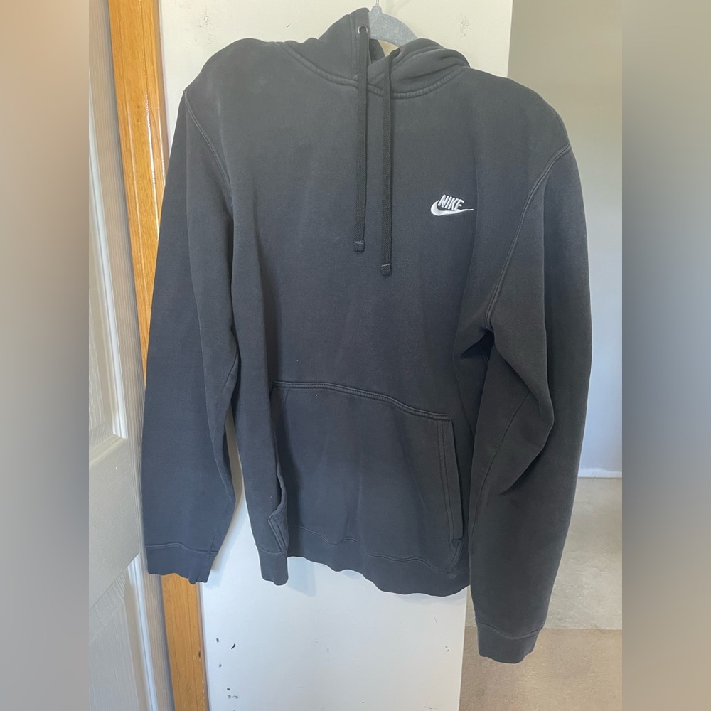 Nike Black Hoodie Sweatshirt with Iconic Swoosh